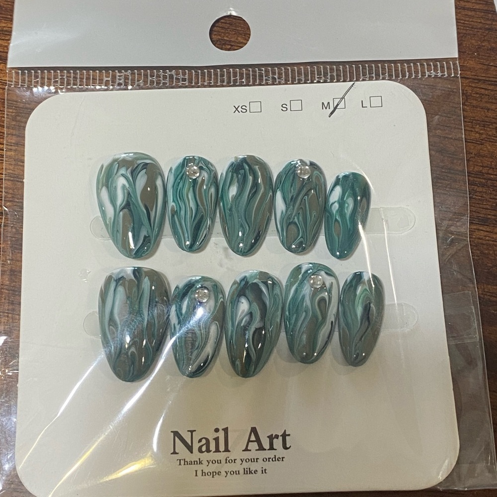 Bundle - Press-On Nails - Picture 3 of 4